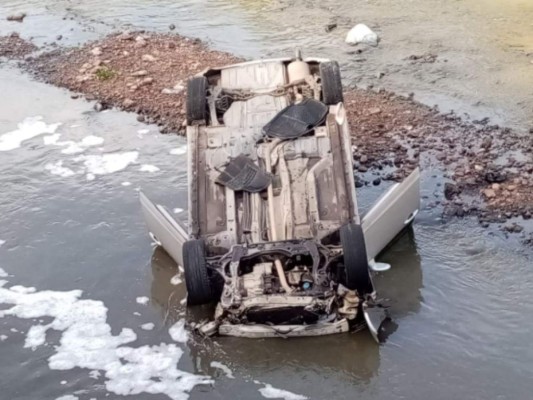 FOTOS: Los daños que sufrió el carro de la presentadora Wendy Membreño