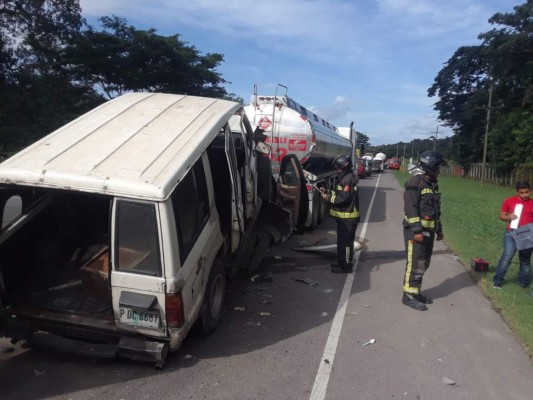Triple colisión en carretera a Potrerillos deja un herido