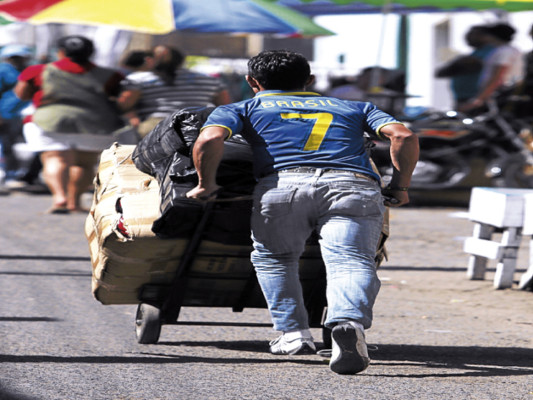 Zafarrancho entre policías y vendedores