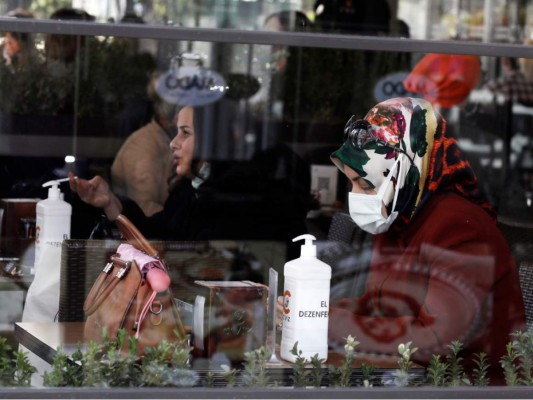 Turquía reimpone restricciones tras fuerte aumento de casos de covid&nbsp;&nbsp;