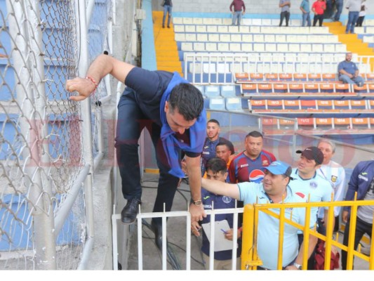 Diego Vázquez se vuelve loco en las gradas tras la clasificación de Motagua a la Final