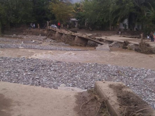 Fuertes lluvias dejaron incomunicada y sin energía a Catacamas