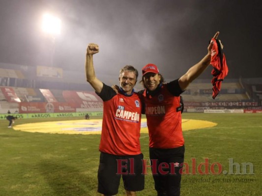 La celebración del Olimpia tras alzar la copa del Torneo Clausura 2021 (FOTOS)