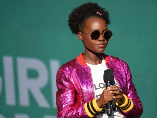 Actriz Lupita Nyong'o critica a la revista Grazia por retocar una foto suya