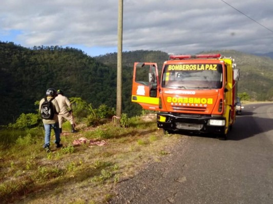 FOTOS: Las imágenes que dejó la caída de un vehículo a un abismo de La Paz