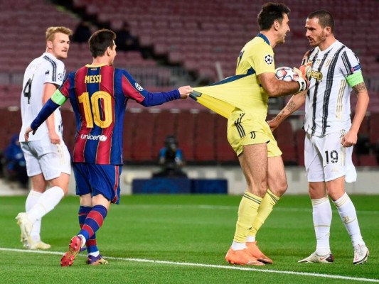 Las imperdibles imágenes del duelo Barcelona-Juventus en el Camp Nou