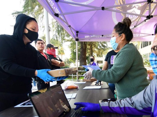 En imágenes: Españoles adaptándose a la realidad tras un mes encerrados