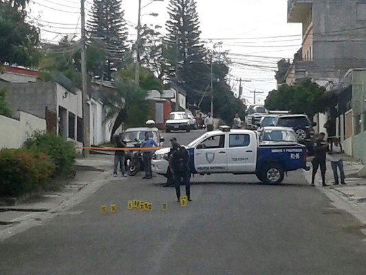 Motorizados acribillan a taxista en la colonia 15 de Septiembre