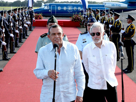 Porfirio Lobo Sosa felicita a los nicaragüenses por su consolidación democrática