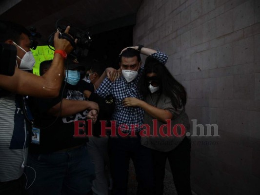 Marco Bográn fue atacado a 'huevazos' tras salir de las oficinas de la Atic. Foto Estalin Irías| EL HERALDO