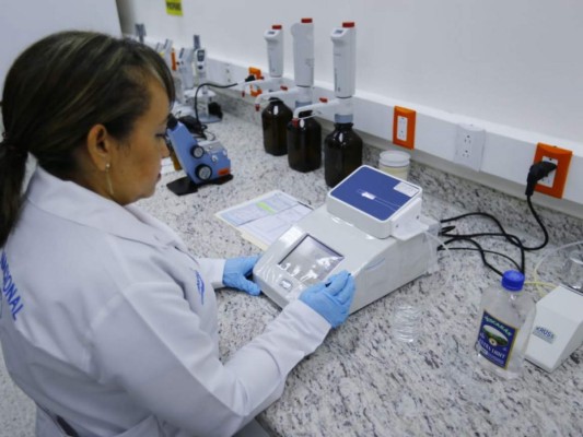 Así es por dentro el laboratorio de la Policía Científica y Criminalística en Honduras