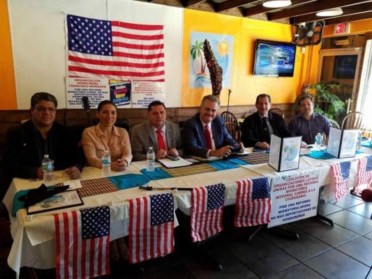 EEUU: Líderes latinos exhortan a activistas a mantener la calma ante triunfo de Trump