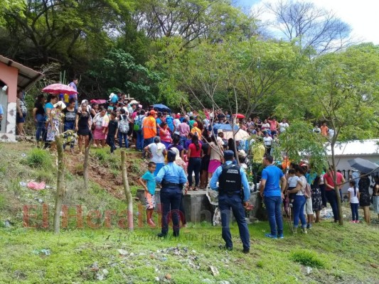 Sentida despedida de tres mineros que murieron en Langue