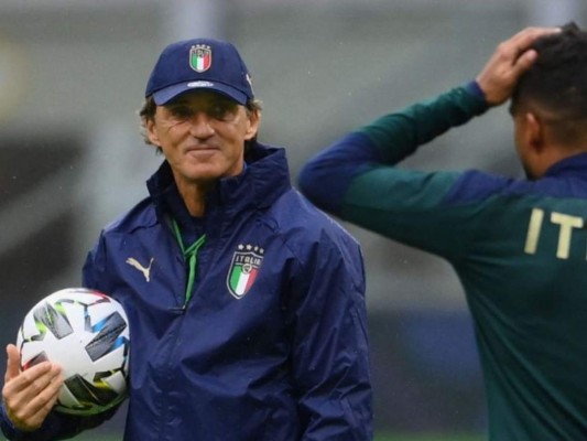 Mancini busca un '9' que lleve a Italia al Mundial  
