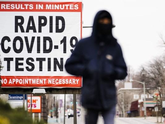 Con más vacunas, se rezagan las pruebas de COVID-19 en EEUU