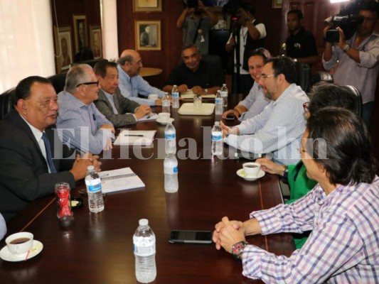 Junta de Convocantes se reúne con autoridades del Partido Liberal