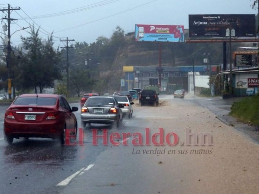 Fuertes lluvias e inundaciones deja ingreso de humedad en la capital (FOTOS)