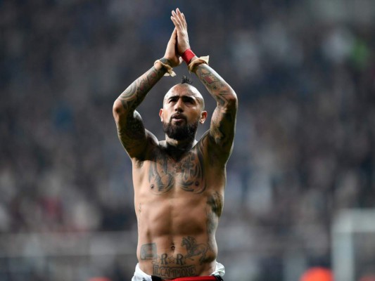 OFICIAL: Barcelona ficha al atacante chileno Arturo Vidal