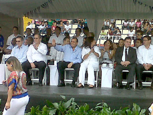 Derroche de civismo y belleza en desfiles patrios