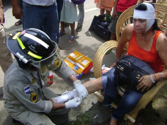 Accidente en Santa Cruz de Yojoa deja unos 15 heridos