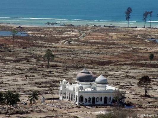15 imágenes para recordar los 15 años del devastador tsunami en Indonesia
