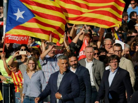 Cataluña al borde de la intervención tras descartar elecciones