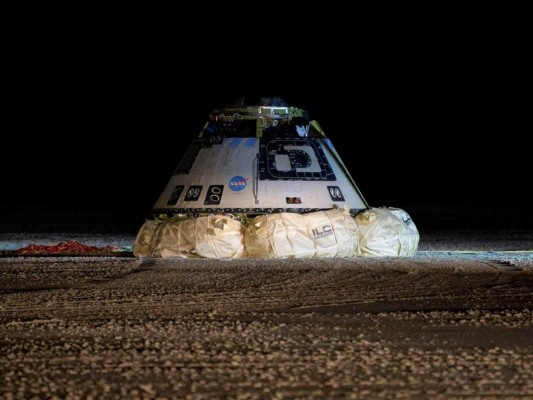 Cápsula espacial de Boeing aterrizó en EEUU tras misión fallida