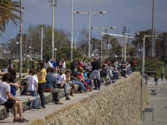 Con ganas de correr y sin miedo, así saturaron calles de España padres y niños