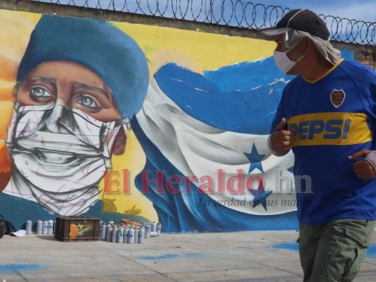 FOTOS: Tributo a los héroes de la pandemia en muros del Hato de Enmedio