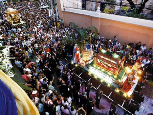 Solemne procesión del Santo Entierro