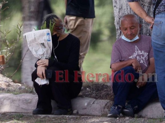 La triste escena de luto que deja el covid-19 en Honduras al rebasar las 5,000 muertes (FOTOS)