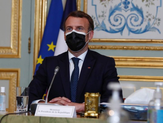 Pese a rebrote de casos, Macron no lamenta negarse a confinamiento