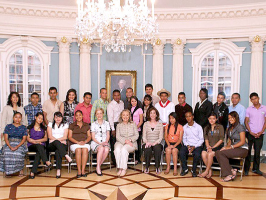 Estudiantes hondureños se reunieron con secretaria de Estado Hillary Clinton