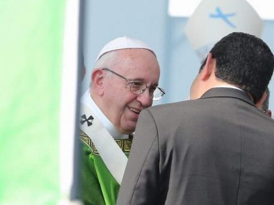 Así fue el encuentro entre el presidente hondureño y el Papa Francisco.