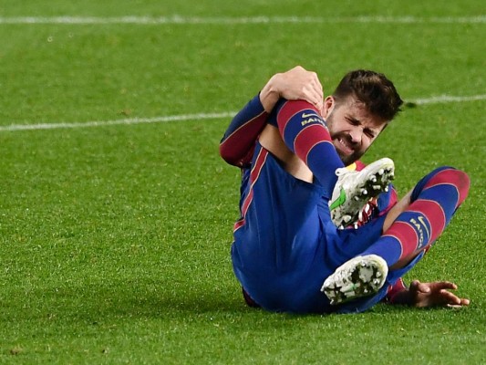 Piqué sufre un esguince de rodilla a una semana del PSG