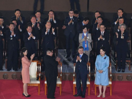 En una histórica cumbre, las dos Coreas se comprometen con la desnuclearización