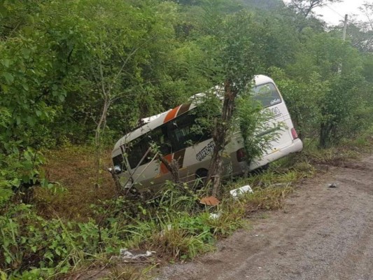 Al menos 10 personas heridas tras triple colisión en Cofradía, Cortés