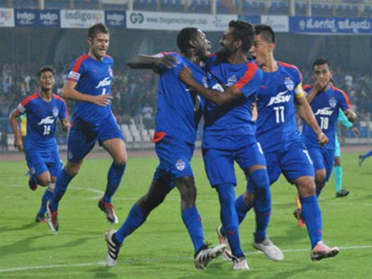 Roby Norales se estrena con gol en el derbi del sur de la India