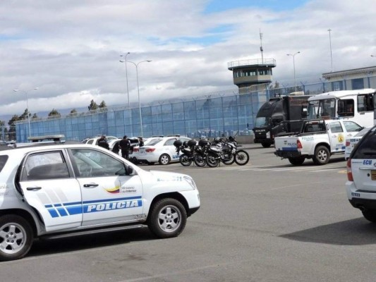 50 presos muertos dejan amotinamientos en tres cárceles de Ecuador   