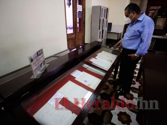 A puertas cerradas las bibliotecas buscan dar el paso a la digitalización