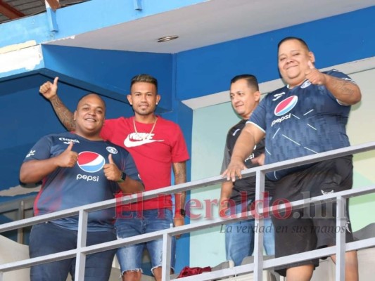 Afición azul le pone color a la final de ida entre Motagua y Comunicaciones (Fotos)