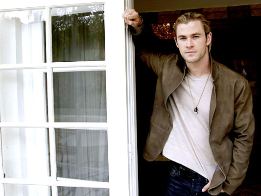 Chris Hemsworth de 'Avengers' está por todas partes