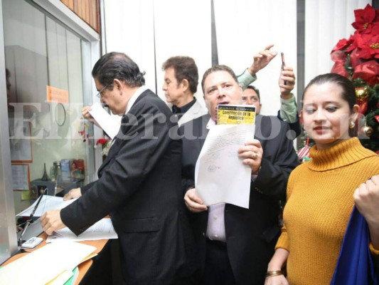 Oposición presenta recurso de amparo contra inscripción de Juan Orlando Hernández