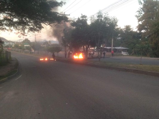 Desalojan toma en anillo periférico a la altura de la colonia Víctor F. Ardón