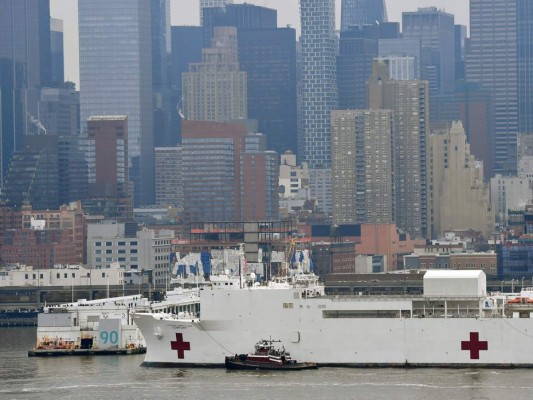 FOTOS: 12 quirófanos y 1,200 empleados en buque que atiende Covid-19 en Nueva York