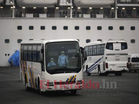 FOTOS: Así fue la evacuación de los estadounidenses confinados en crucero por coronavirus