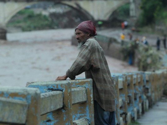 Los rostros de desesperación tras destructiva y mortal depresión Eta (FOTOS)