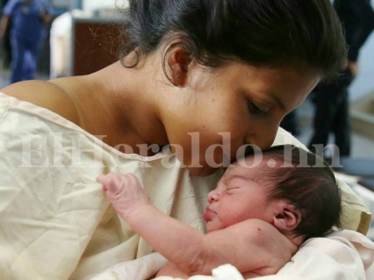 'Mi año comenzó con la mejor bendición': Historias de los primeros nacidos en Honduras en 2017