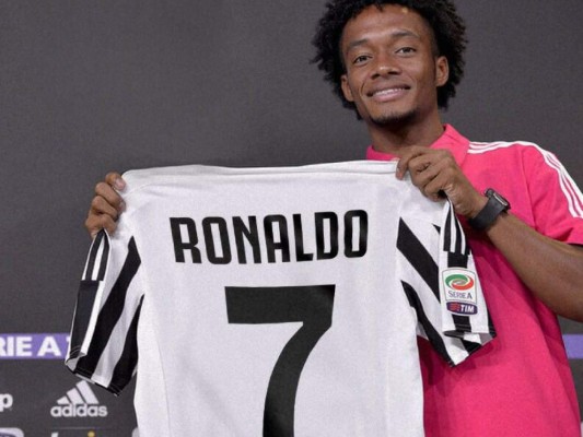 Cuadrado le envía mensaje a Cristiano Ronaldo tras cederle su número