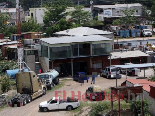 El espacio donde funcionaba la clínica clandestina estaba disfrazado de taller y para acceder había que ingresar por otro negocio que se conectaba por la parte de atrás. Foto: El Heraldo